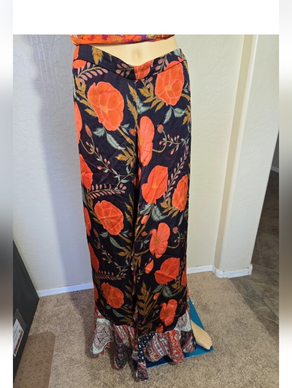 Nidhi Yasha Women’s Floral Skirt Black with Red Floral Print Size L